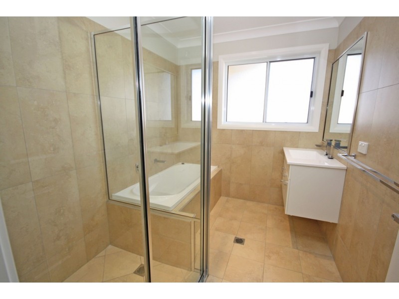 Unit 1/14 Willang Crescent, Glenfield Park NSW 2650