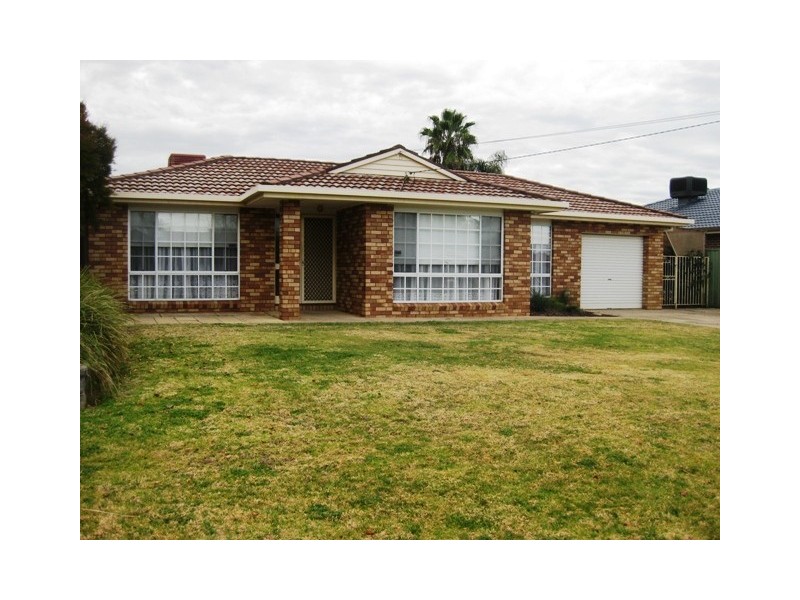 8 Nicholi Crescent, Wagga Wagga NSW 2650