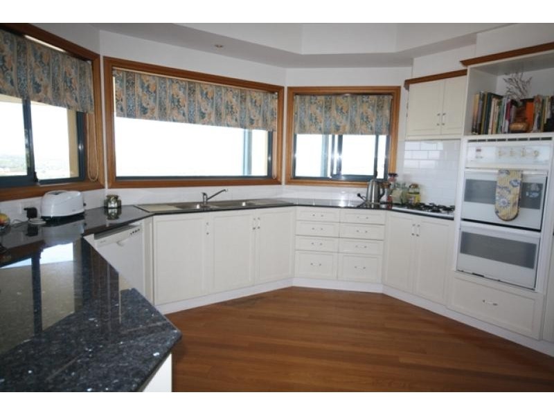 2 Gibbes Place, Kooringal NSW 2650