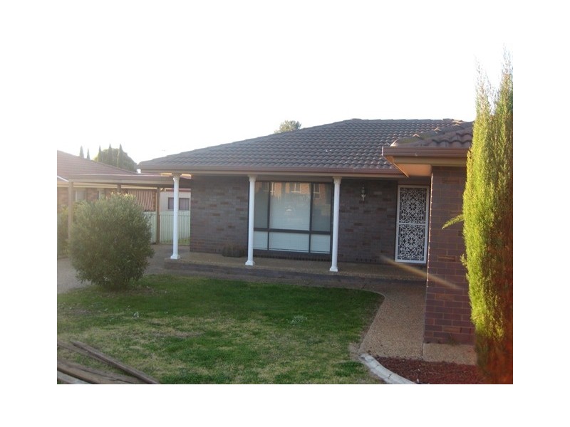 15 Eaton St, Wagga Wagga NSW 2650