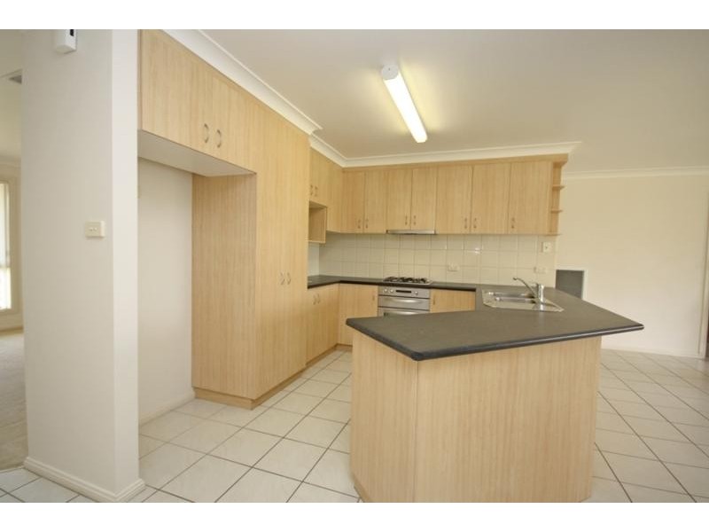 25 Cowan Place, Lloyd NSW 2650