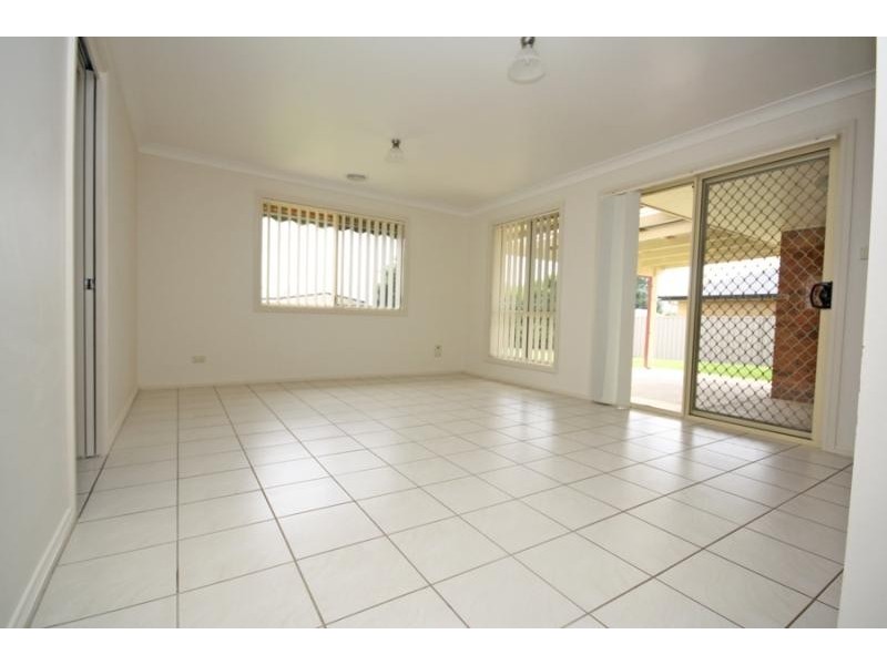 25 Cowan Place, Lloyd NSW 2650