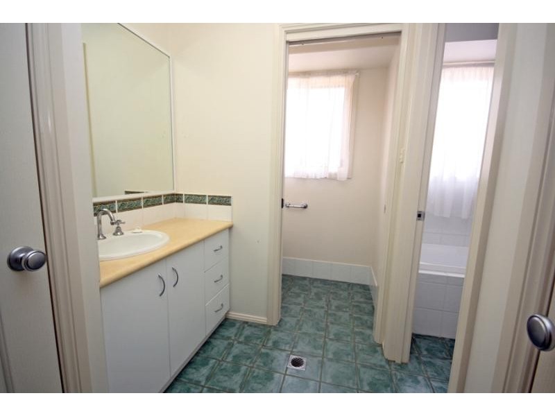 25 Cowan Place, Lloyd NSW 2650