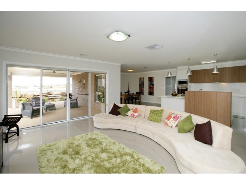 19 Kaloona Drive, Wagga Wagga NSW 2650