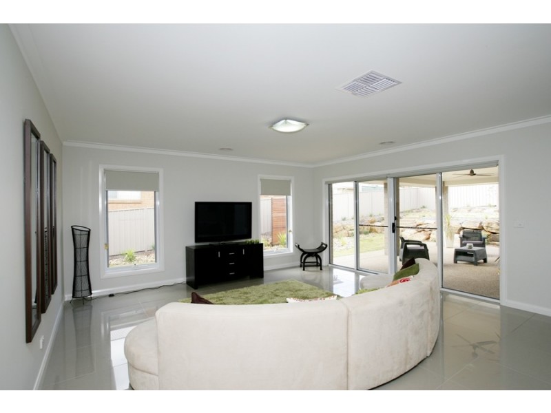 19 Kaloona Drive, Wagga Wagga NSW 2650