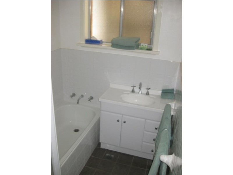 33 Higgins Avenue, Wagga Wagga NSW 2650