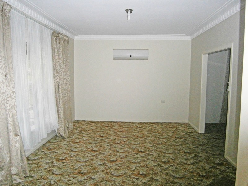 33 Higgins Avenue, Wagga Wagga NSW 2650