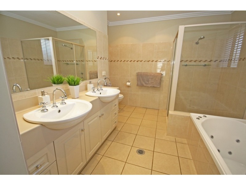 5 Cumberland Court, Wagga Wagga NSW 2650