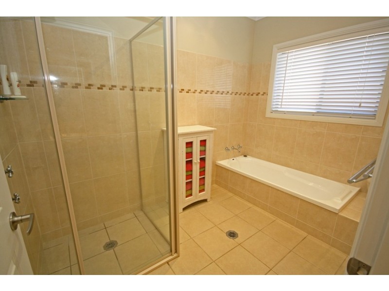 5 Cumberland Court, Wagga Wagga NSW 2650