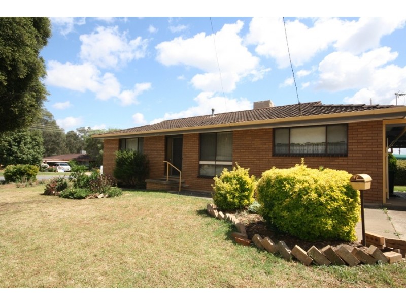 8 Swan Street, Wagga Wagga NSW 2650