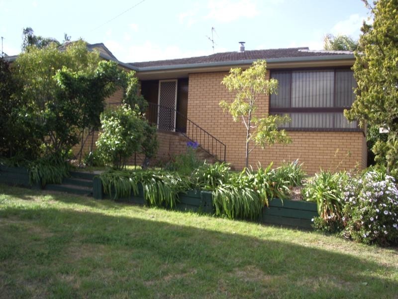2 Alldis Place, Kooringal NSW 2650