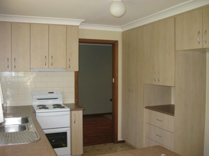 2 Alldis Place, Kooringal NSW 2650