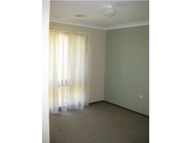 2 Alldis Place, Kooringal NSW 2650