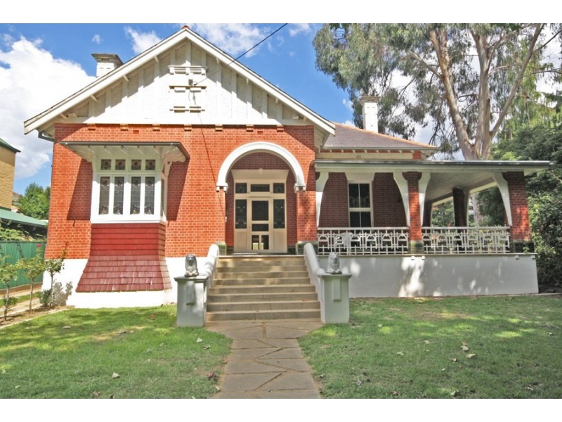 60 Gurwood Street, Wagga Wagga NSW 2650