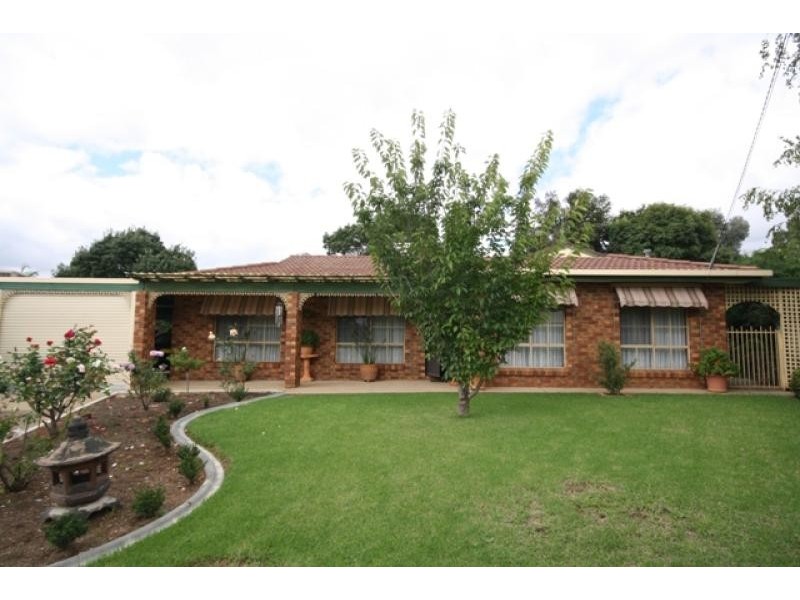 4 Patey Close, Ashmont NSW 2650