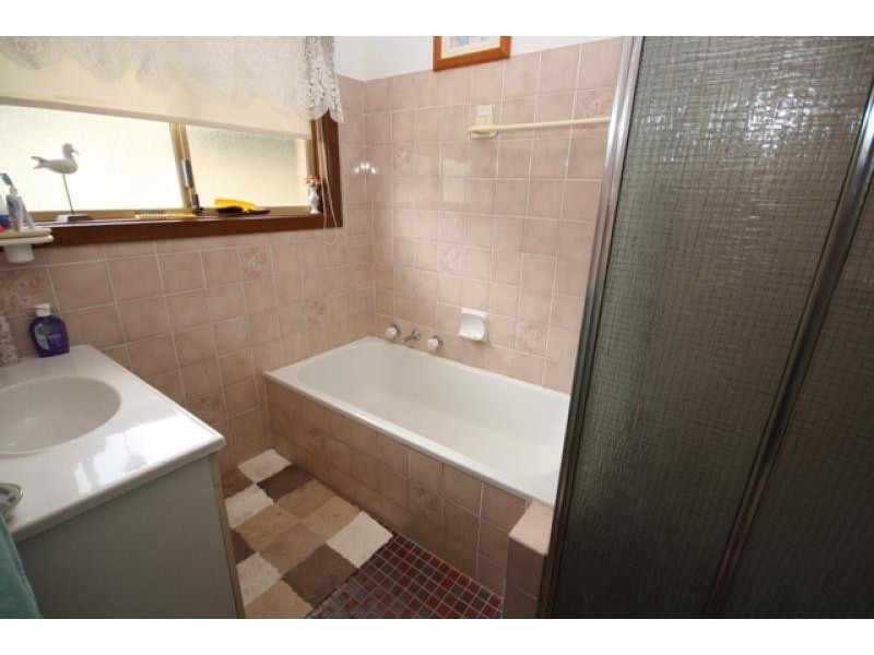 4 Patey Close, Ashmont NSW 2650