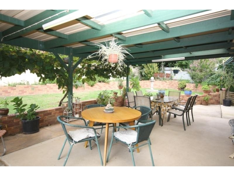 4 Patey Close, Ashmont NSW 2650
