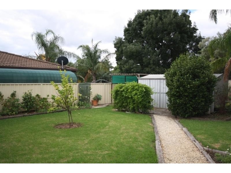 4 Patey Close, Ashmont NSW 2650