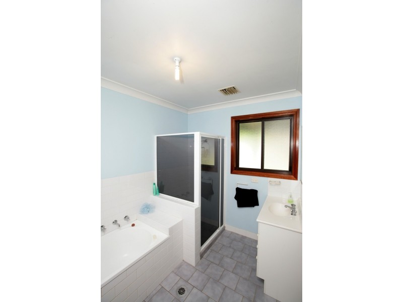 13 Graham Avenue, Gumly Gumly NSW 2652