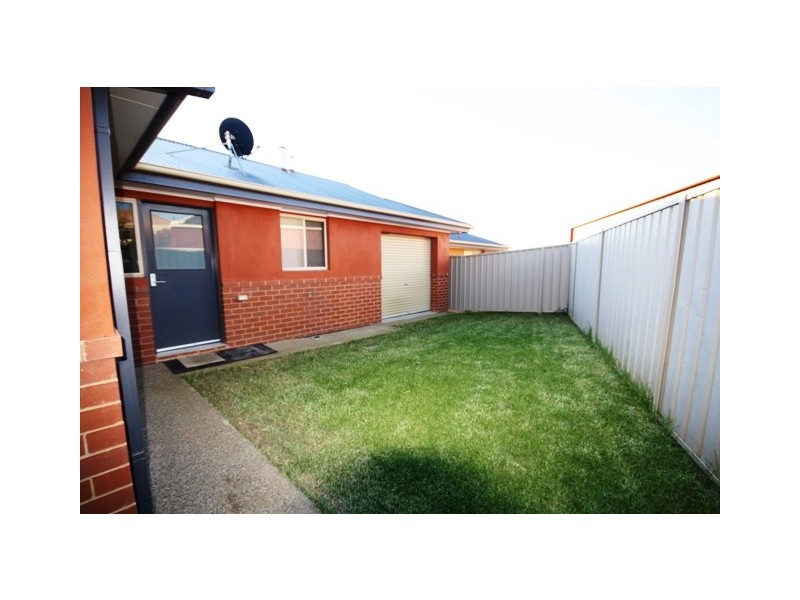 2/92 Barton Avenue, Wagga Wagga NSW 2650