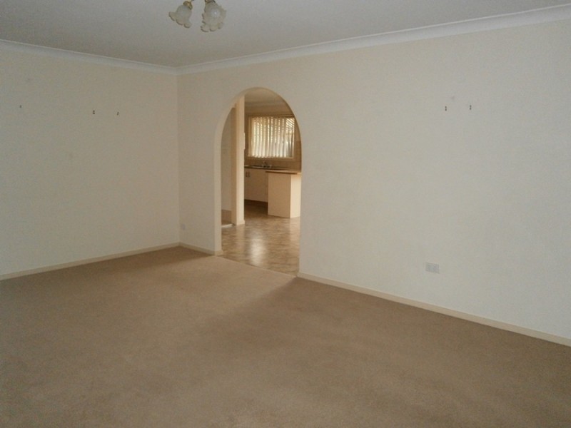 2/37 Lamilla Street, Glenfield Park NSW 2650