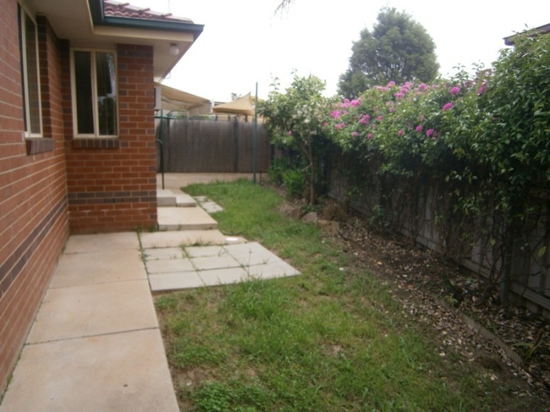 2/37 Lamilla Street, Glenfield Park NSW 2650