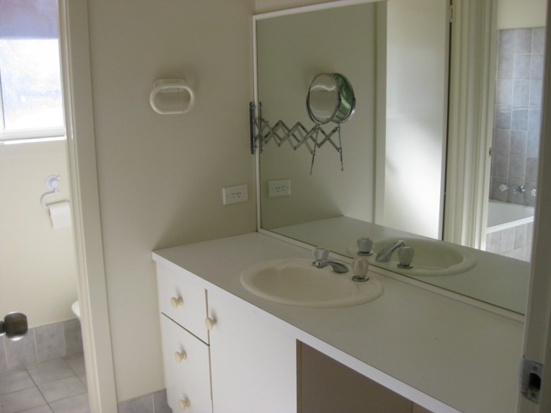 60 Balleroo Crescent, Wagga Wagga NSW 2650