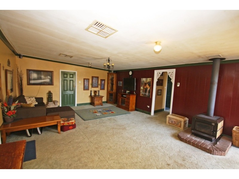 16 Graham Avenue, Gumly Gumly NSW 2652