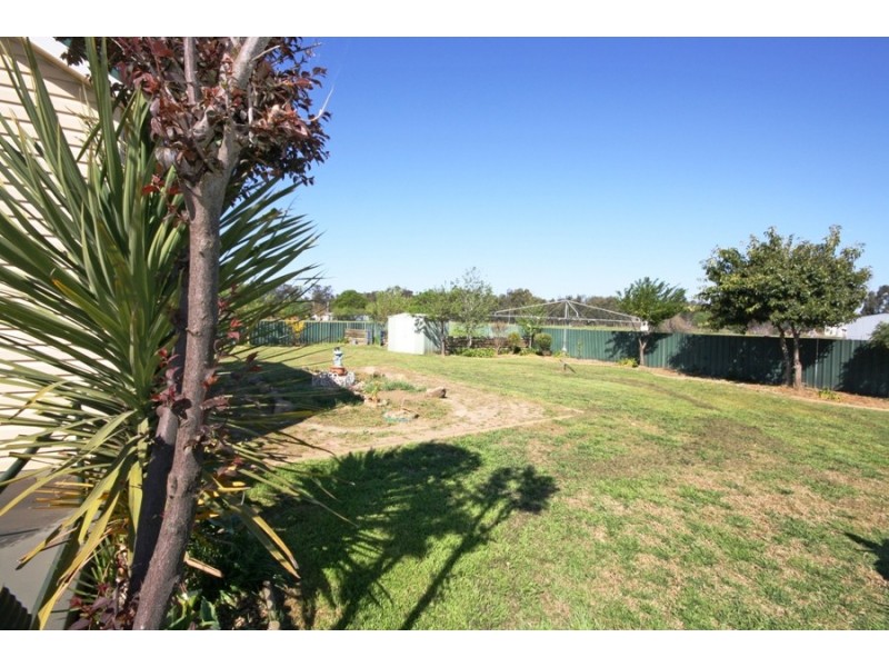 16 Graham Avenue, Gumly Gumly NSW 2652