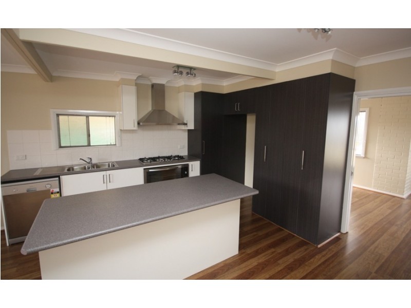 26 Kennedy Avenue, Wagga Wagga NSW 2650
