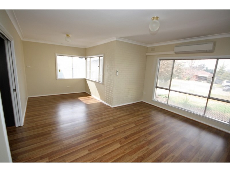 26 Kennedy Avenue, Wagga Wagga NSW 2650