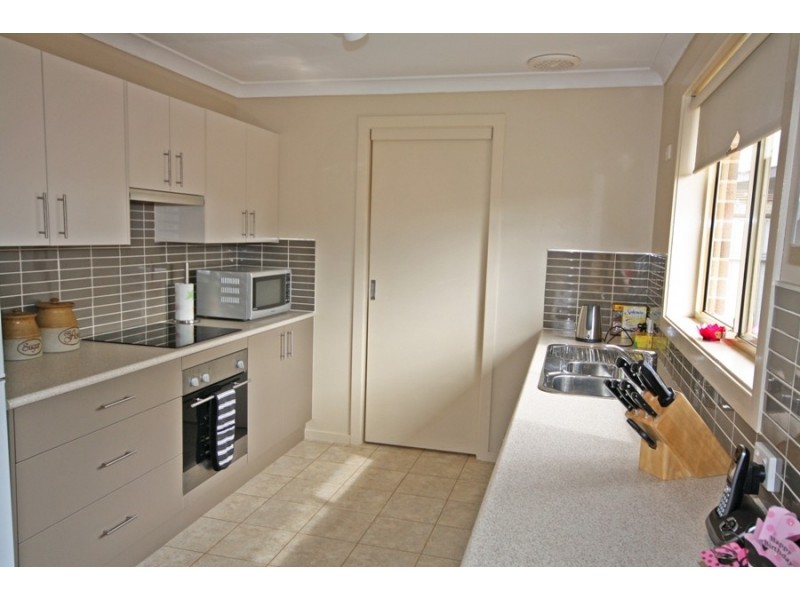 2/108 Undurra Drive, Wagga Wagga NSW 2650