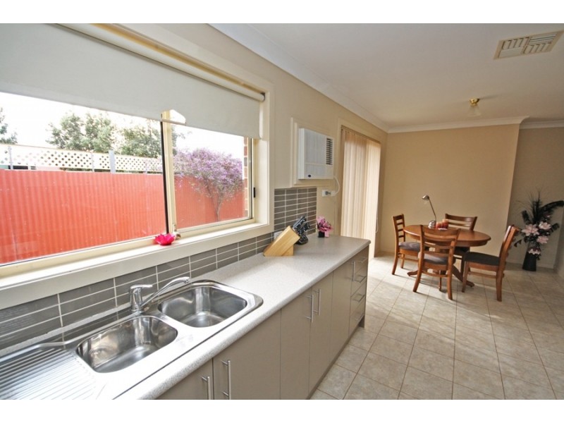 2/108 Undurra Drive, Wagga Wagga NSW 2650