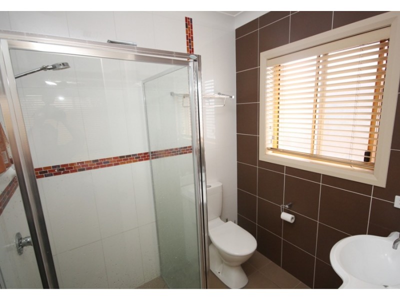 120 Yentoo Drive, Glenfield Park NSW 2650