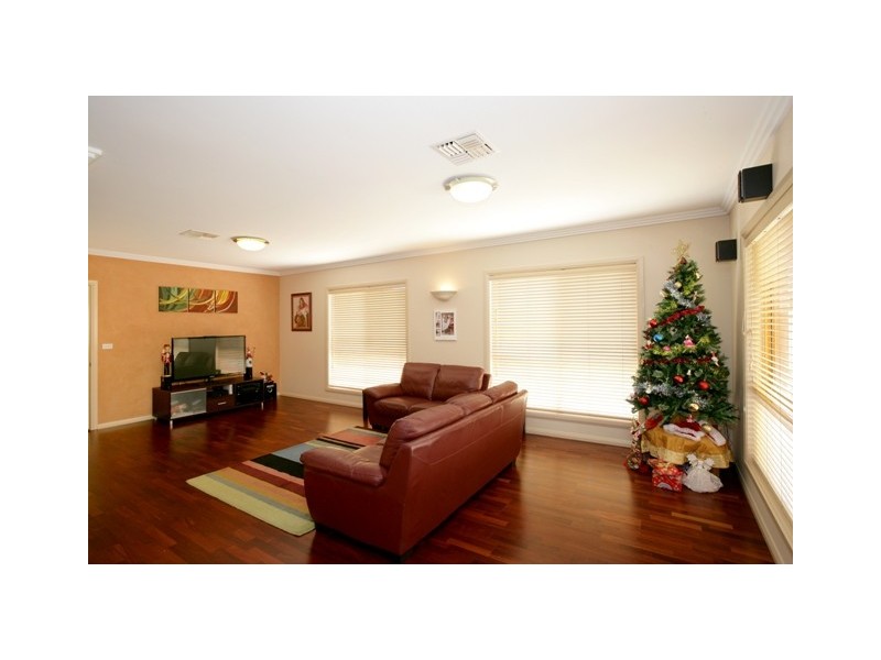 120 Yentoo Drive, Glenfield Park NSW 2650