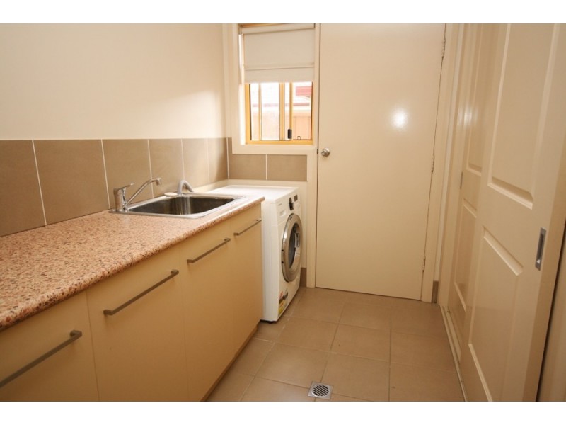 120 Yentoo Drive, Glenfield Park NSW 2650