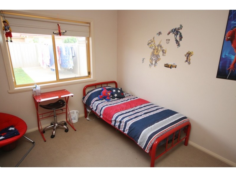 120 Yentoo Drive, Glenfield Park NSW 2650