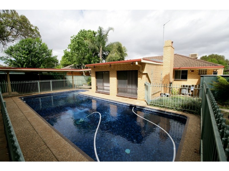 61 Northcott Pde, Wagga Wagga NSW 2650