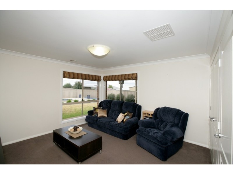 16 Mima Street, Wagga Wagga NSW 2650
