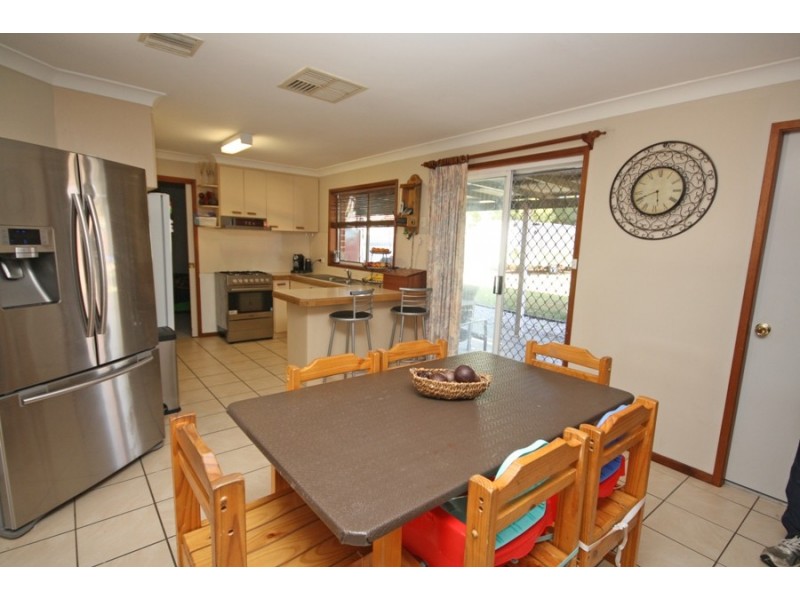 4 Eaton St, Wagga Wagga NSW 2650