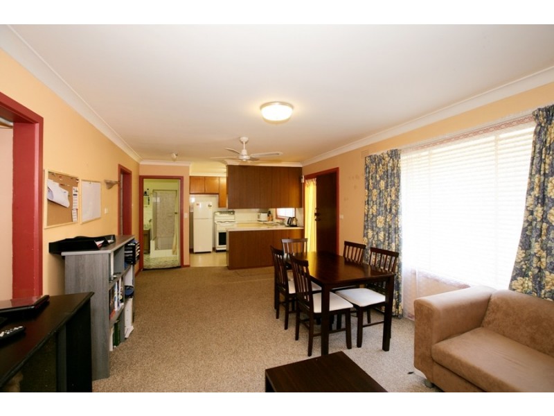 3/3 Henschke Avenue, Wagga Wagga NSW 2650