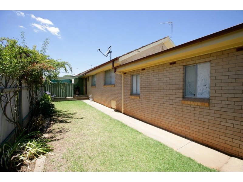3/3 Henschke Avenue, Wagga Wagga NSW 2650