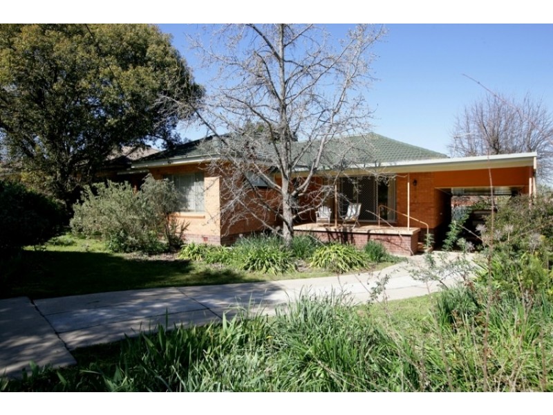 8 Acacia Street, Wagga Wagga NSW 2650