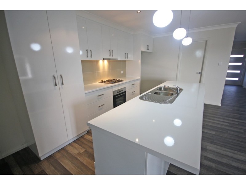 8 Preston Crescent, Lloyd NSW 2650