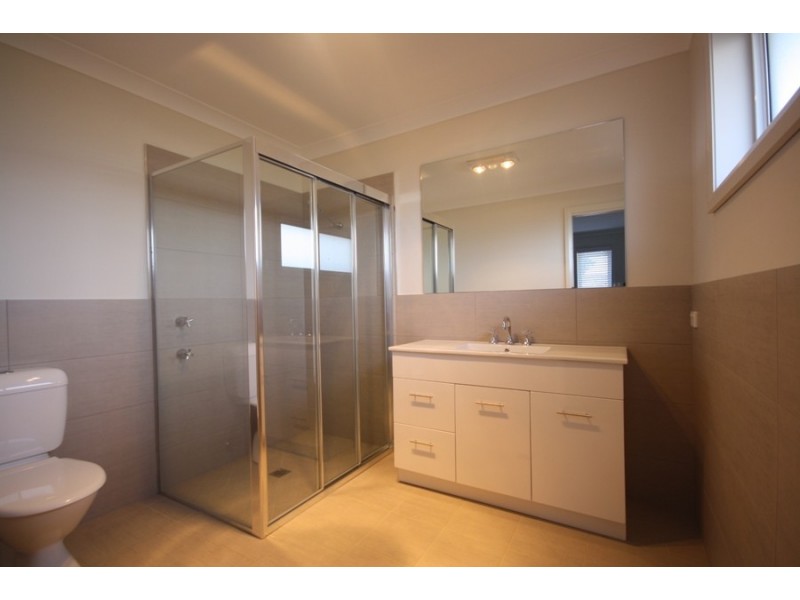 8 Preston Crescent, Lloyd NSW 2650