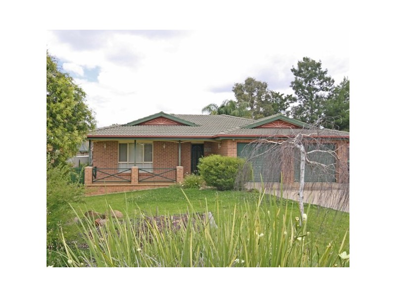 4 Minya Place, Wagga Wagga NSW 2650