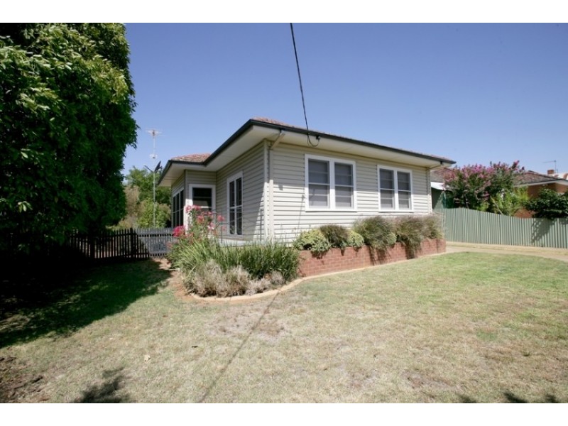 31 Heath Street, Turvey Park NSW 2650