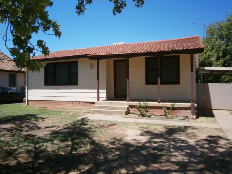 42 Bruce Street, Wagga Wagga NSW 2650