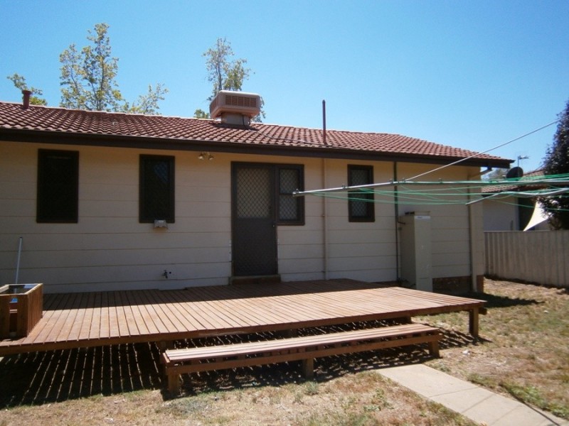 42 Bruce Street, Wagga Wagga NSW 2650