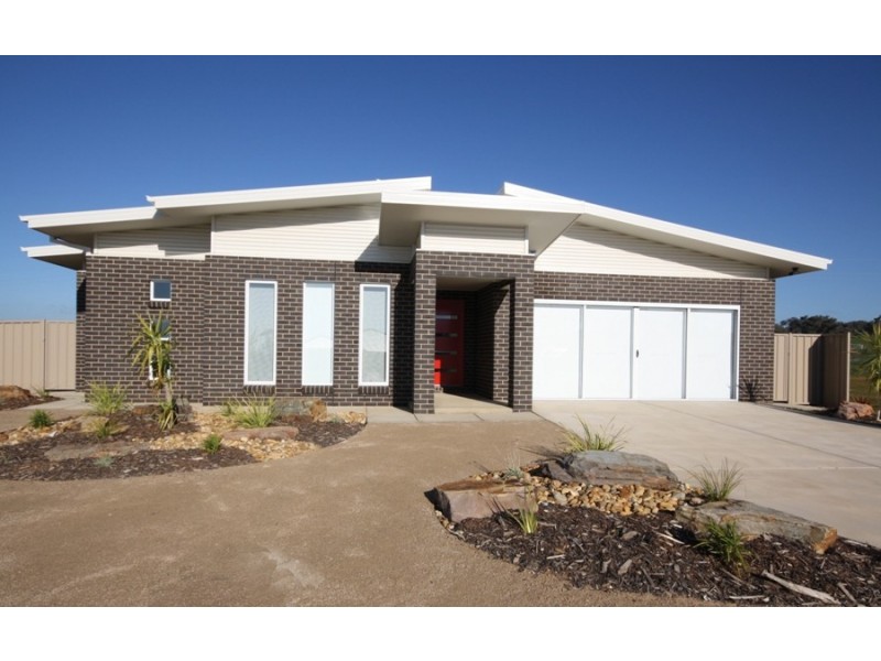 3 Watson Boulevarde, Lloyd NSW 2650